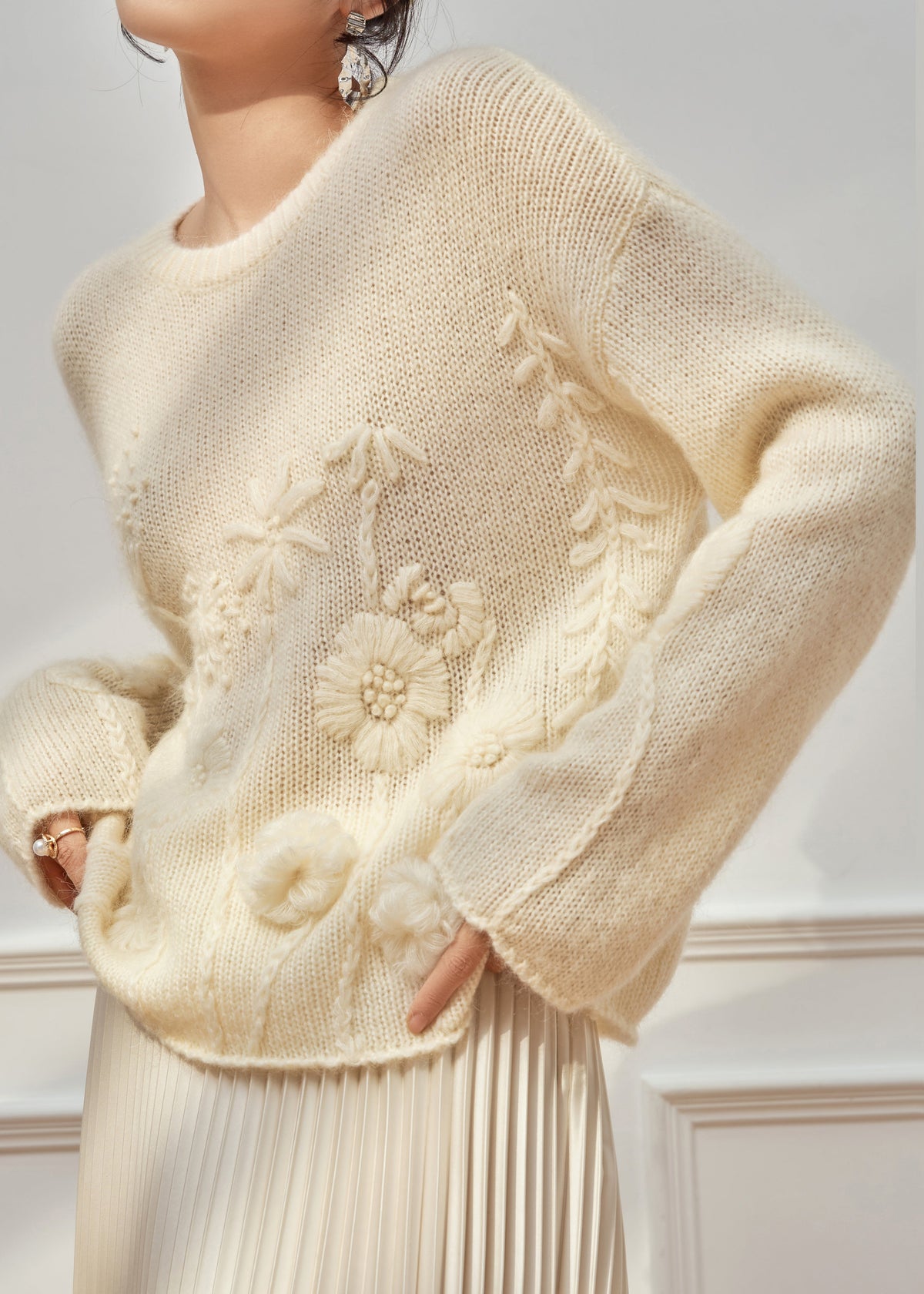 Well Tailored Sweater with a Graceful Silhouette