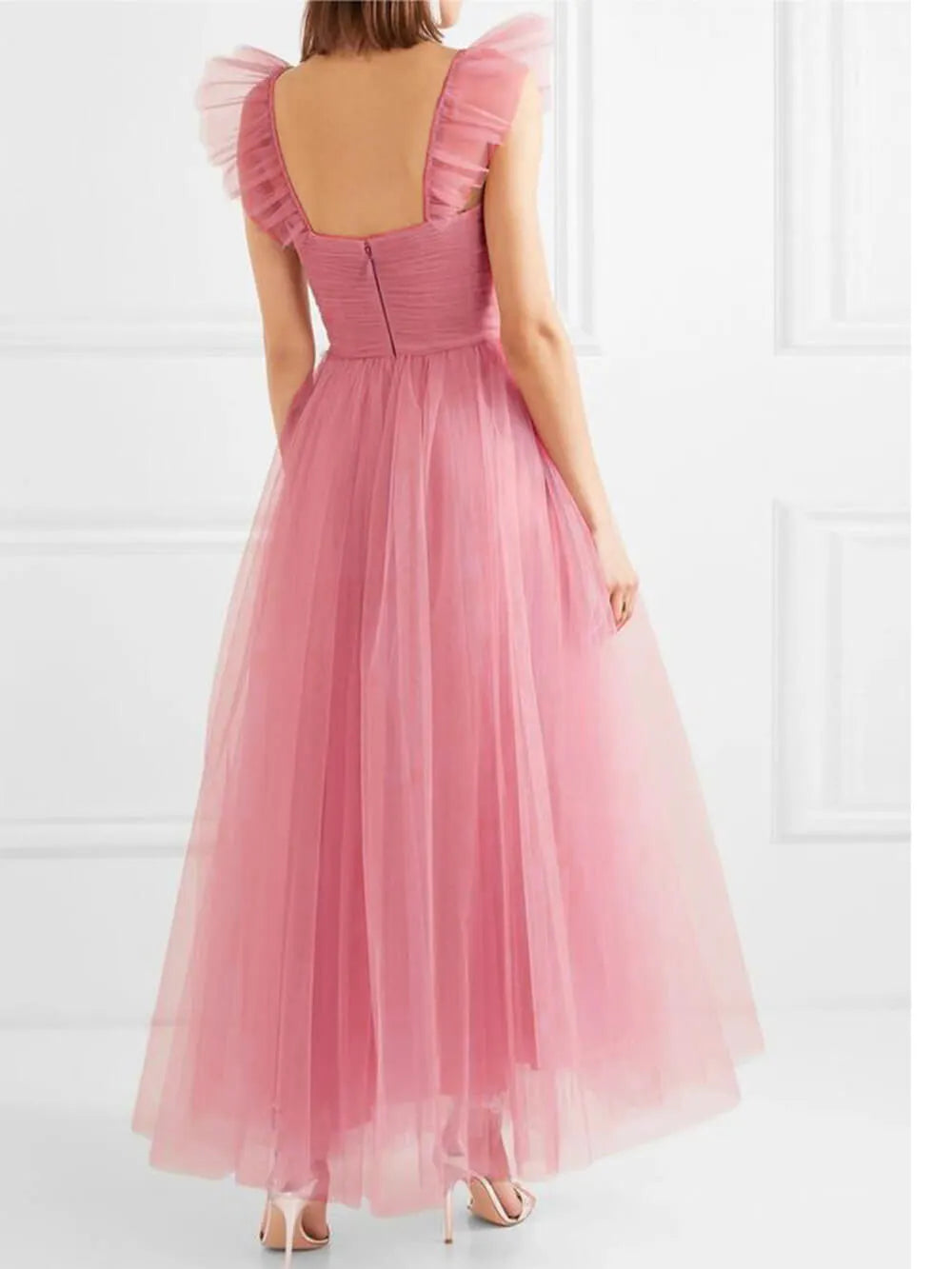 Beautifully Crafted Dress in a Classic Style