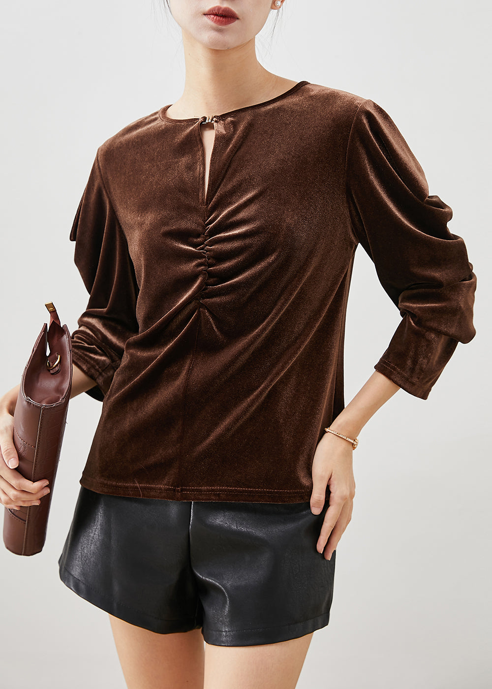 Effortlessly Elegant Blouse with a Timeless Design