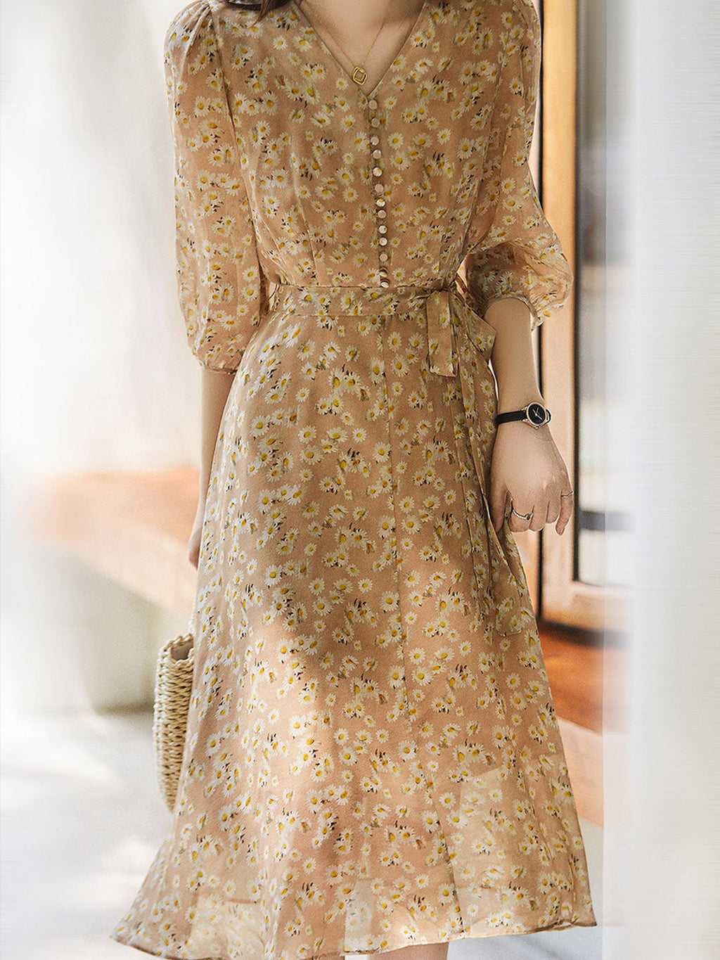 Classic Vintage Dress with a Flattering Fit