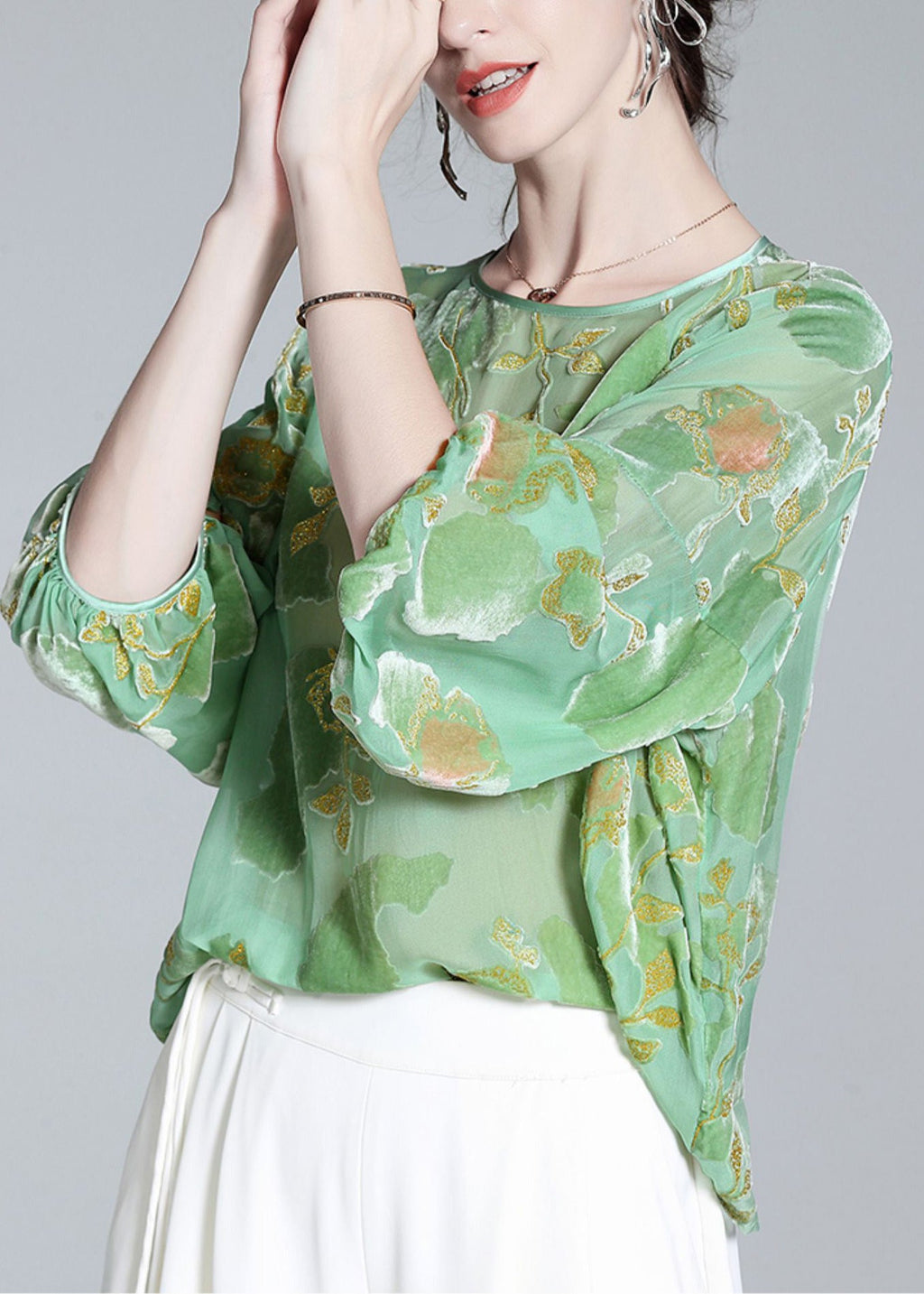 Beautifully Finished Top in a Timeless Design
