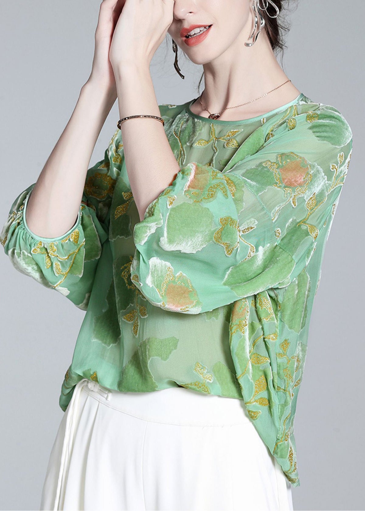 Beautifully Finished Top in a Timeless Design