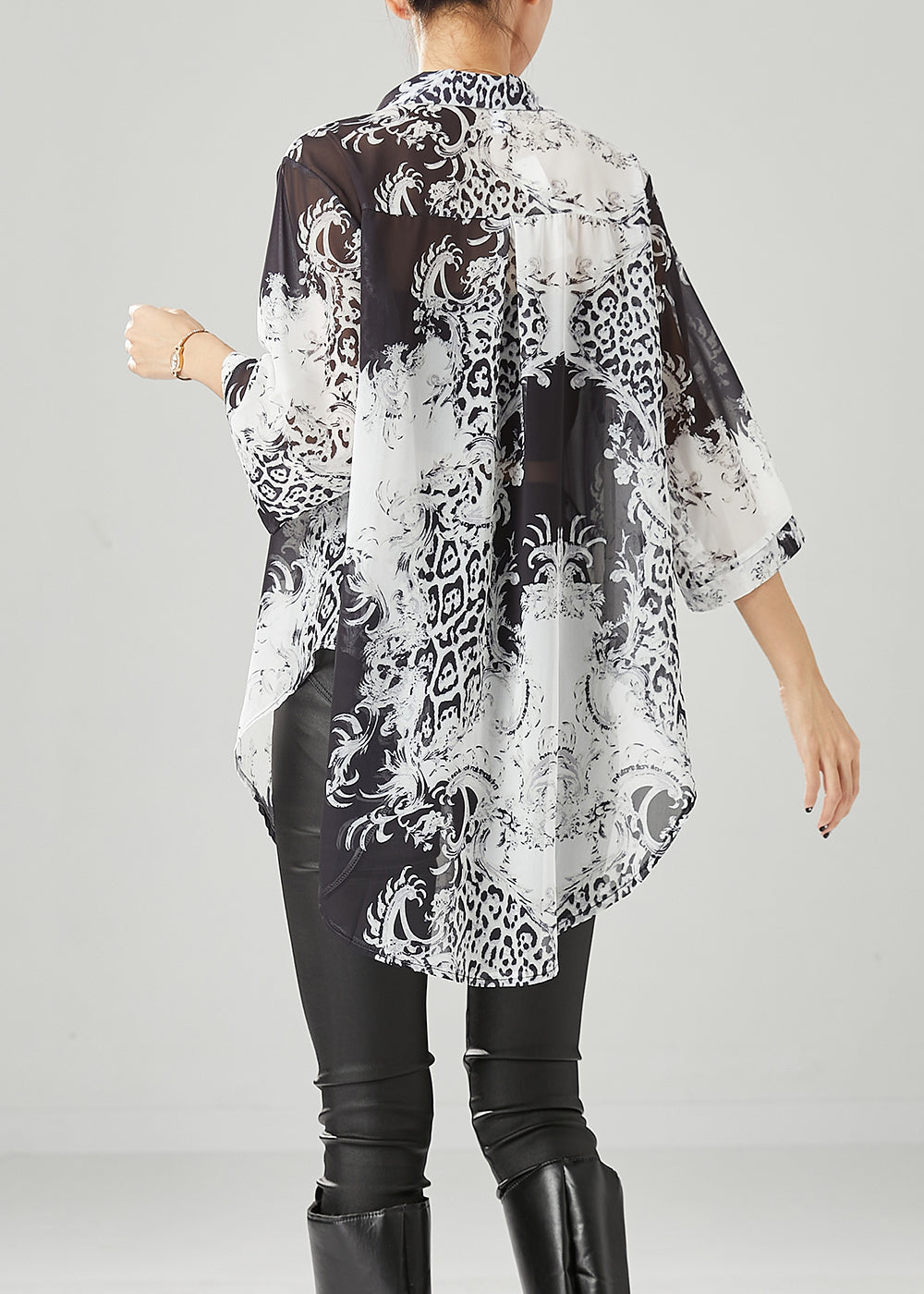 Beautifully Finished Blouse in a Timeless Design