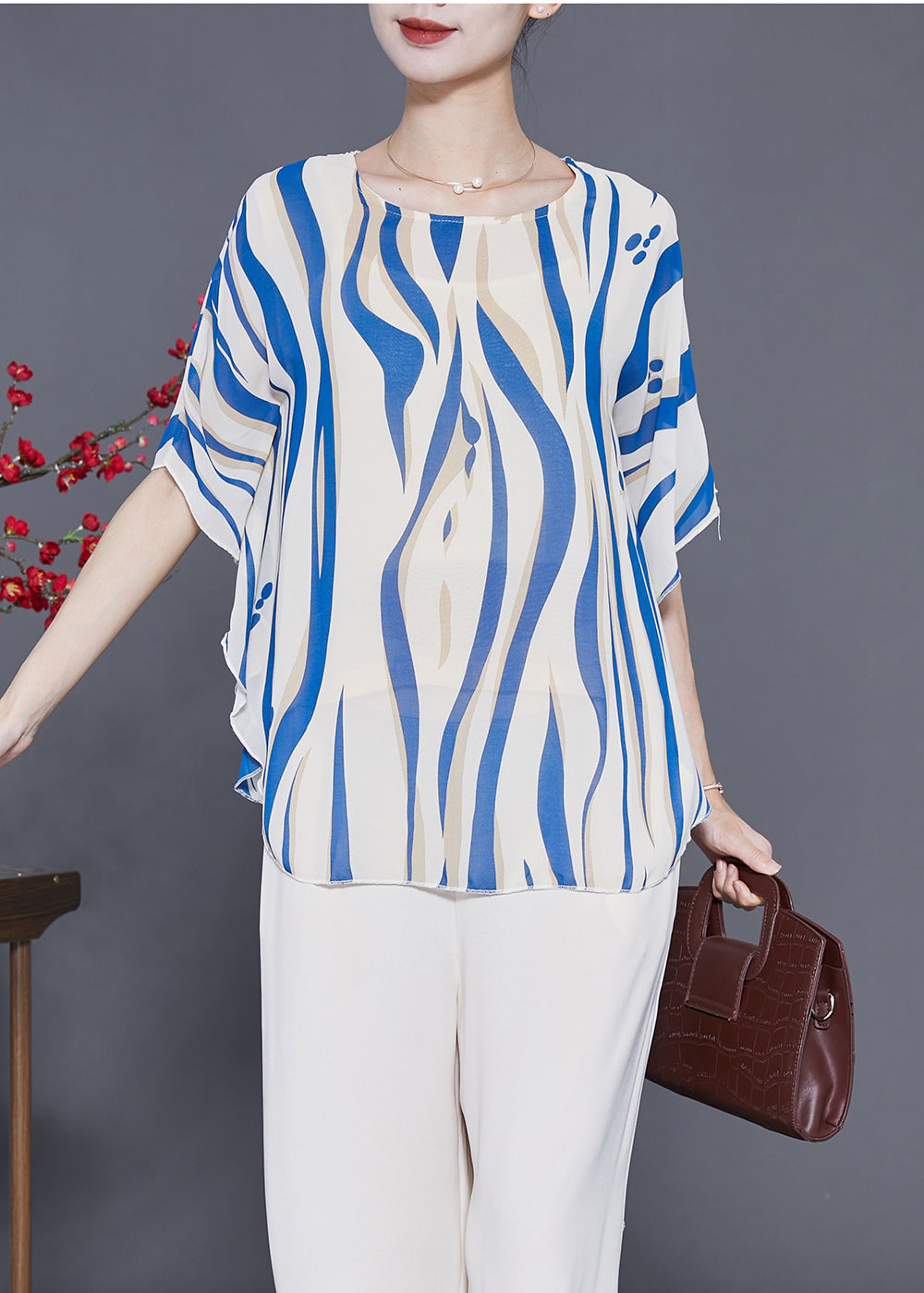 Effortlessly Elegant Top with a Timeless Design