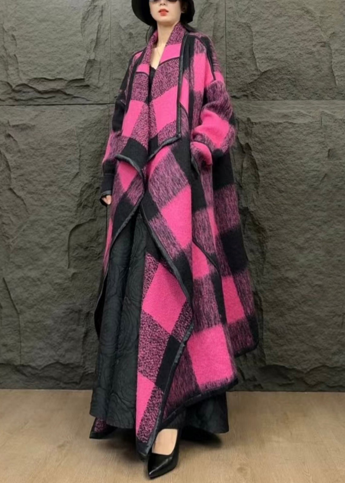 Well Tailored Coat with a Graceful Silhouette