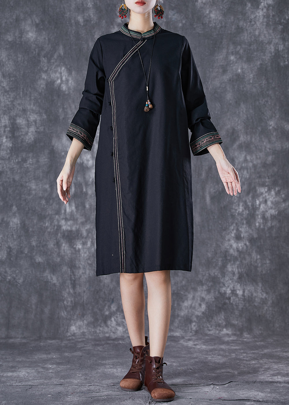 Beautifully Finished Dress in a Timeless Design