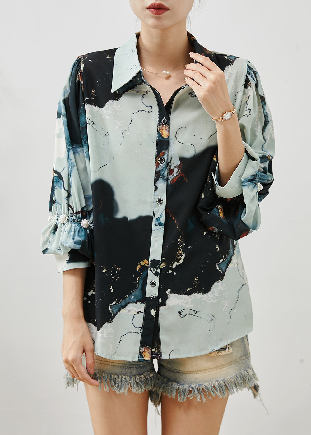 Sophisticated Blouse with a Clean Classic Look