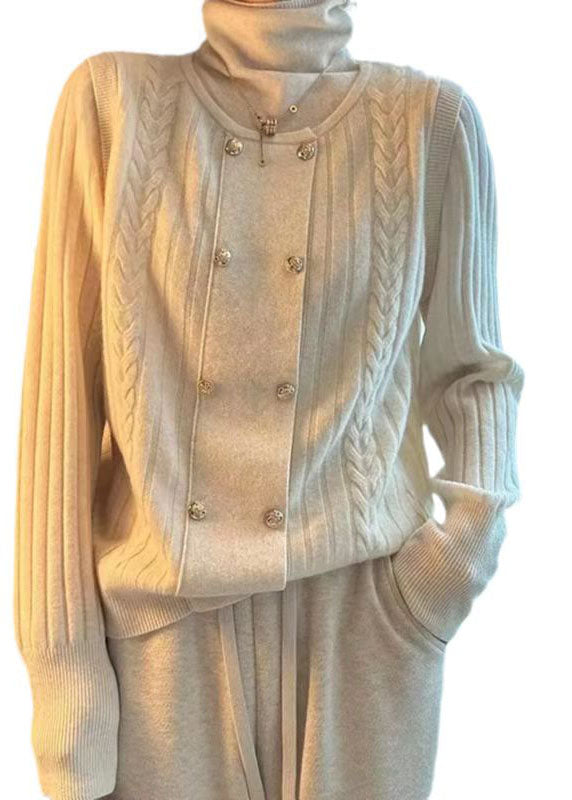 Effortlessly Elegant Sweater with a Timeless Design