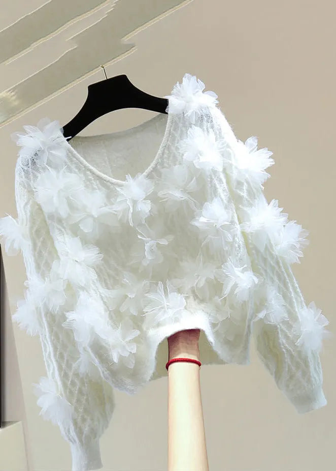 Well Tailored Sweater with a Graceful Silhouette