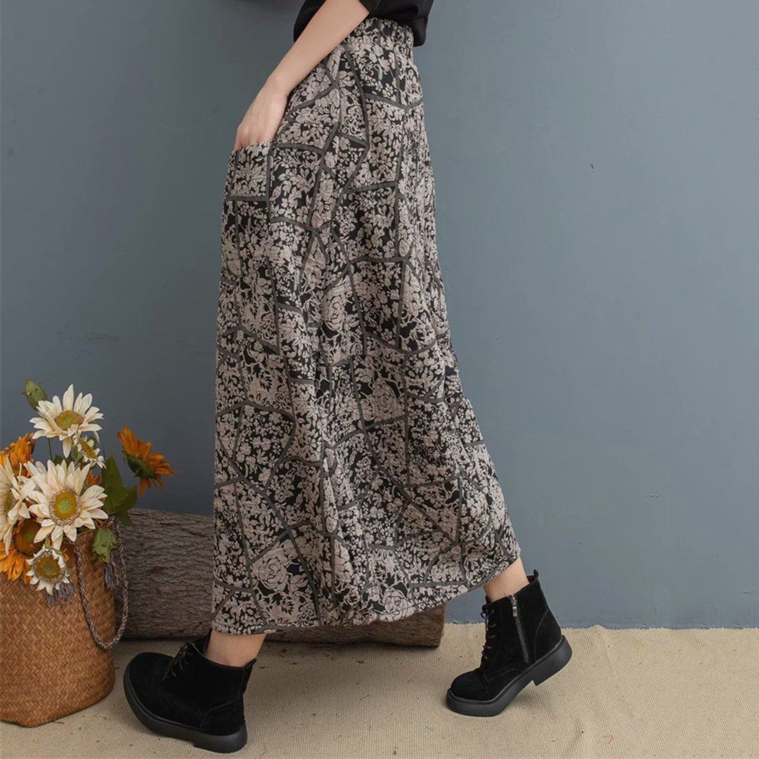 Effortlessly Elegant Garment with a Timeless Design