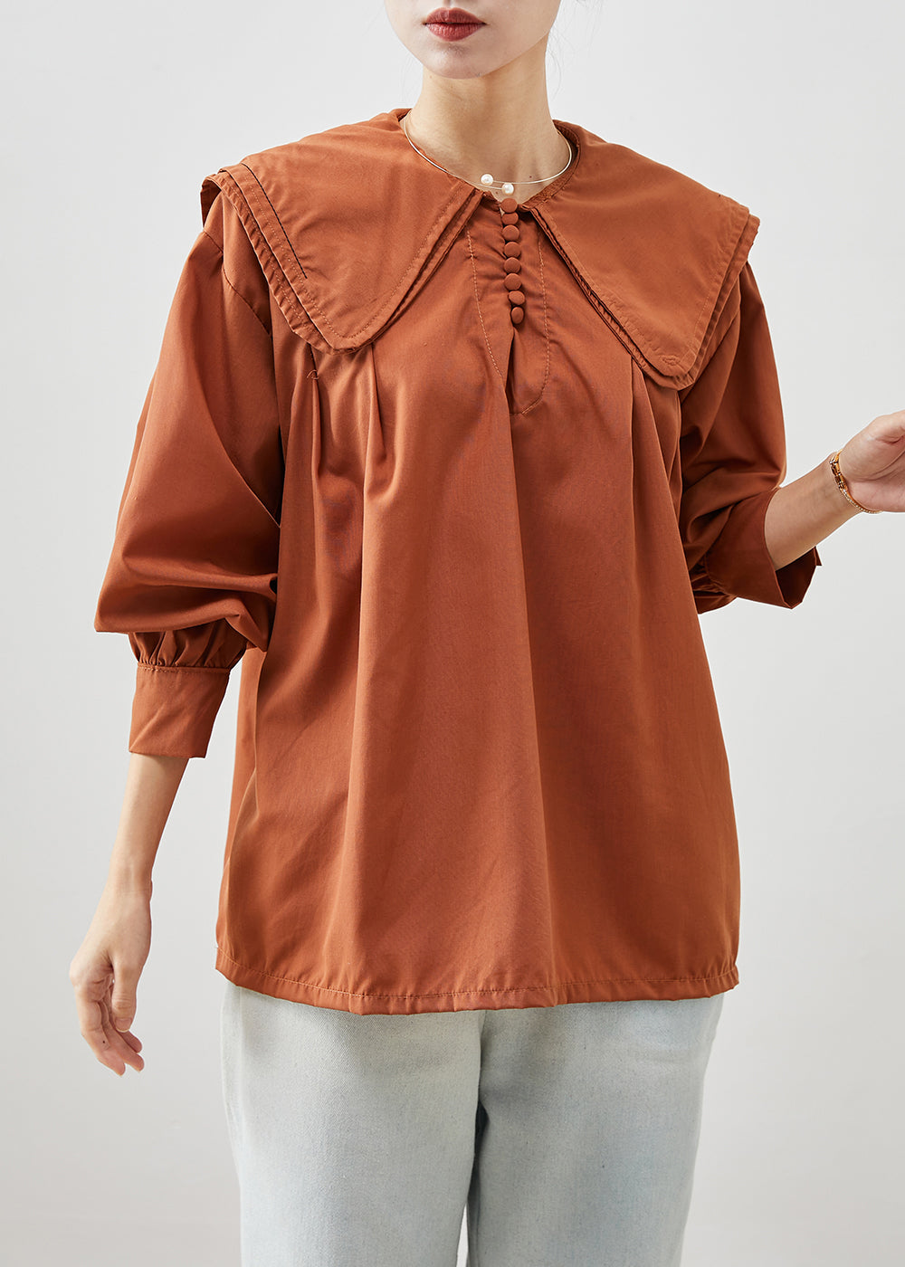 Effortlessly Elegant Blouse with a Timeless Design