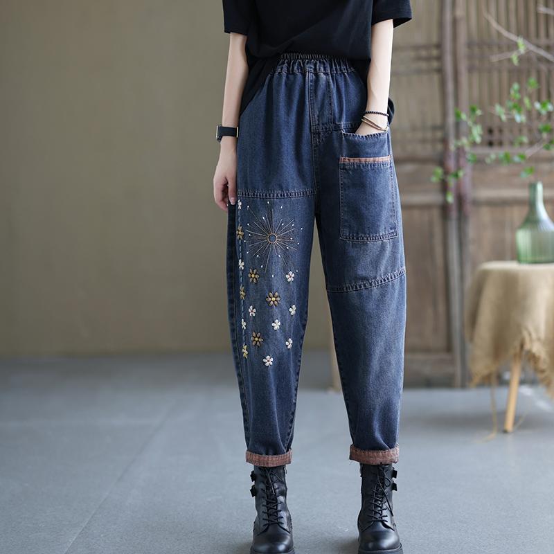 Effortlessly Elegant Pants with a Timeless Design