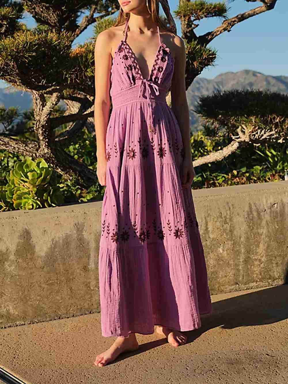 Effortlessly Elegant Dress with a Timeless Design