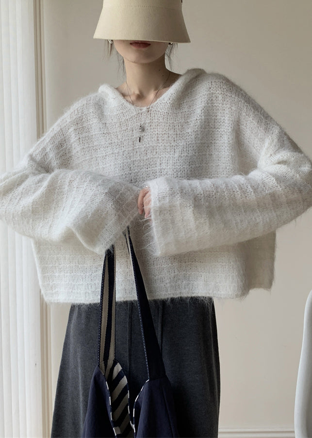 Effortlessly Elegant Sweater with a Timeless Design