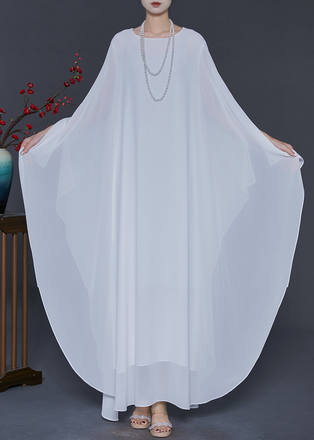Well Tailored Dress with a Graceful Silhouette