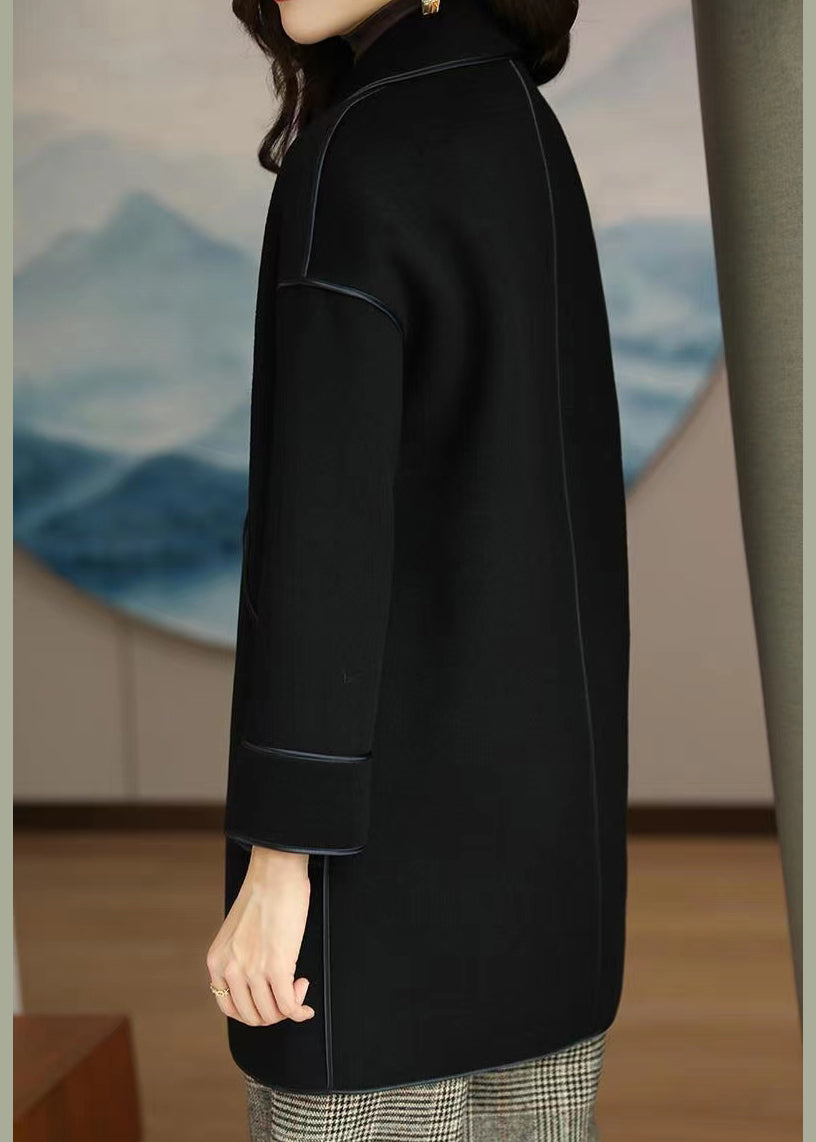 Effortlessly Elegant Jacket with a Timeless Design