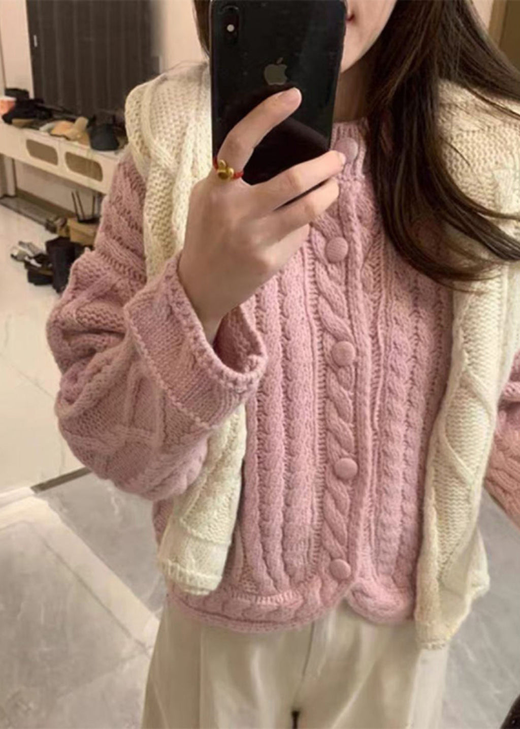 Well Tailored Cardigan with a Graceful Silhouette