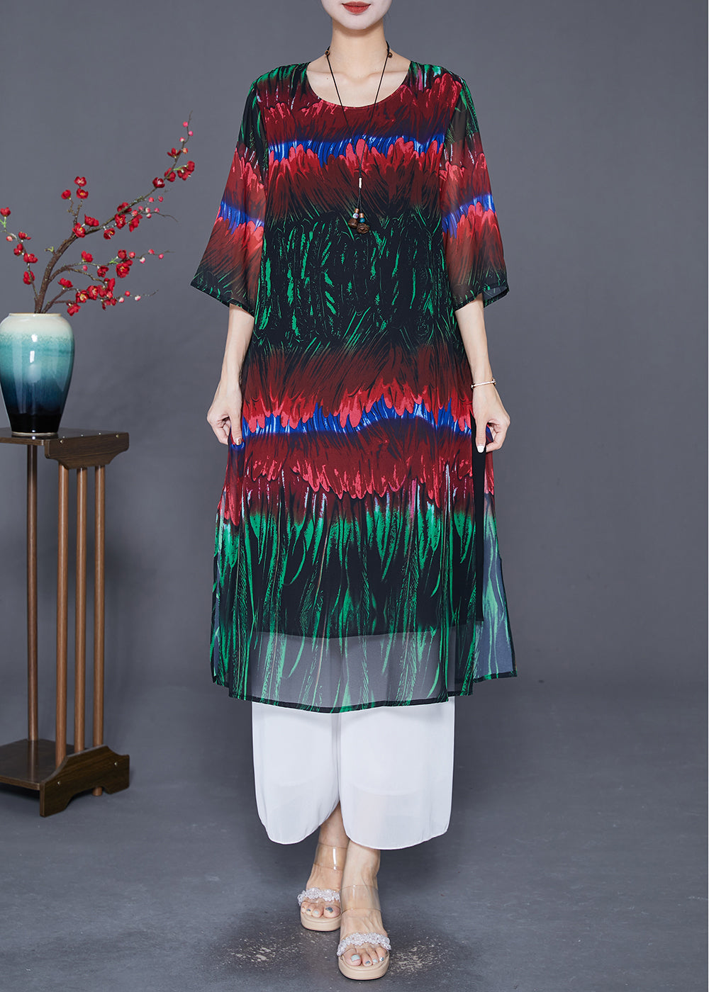 Effortlessly Elegant Dress with a Timeless Design