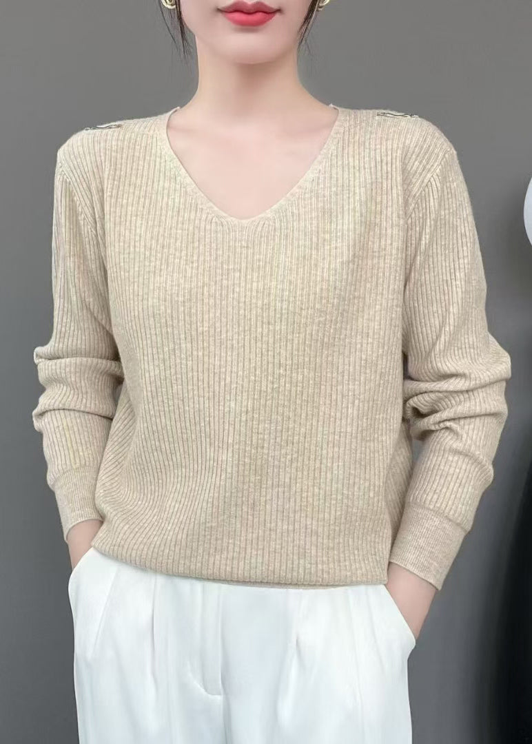 Well Tailored Sweater with a Graceful Silhouette