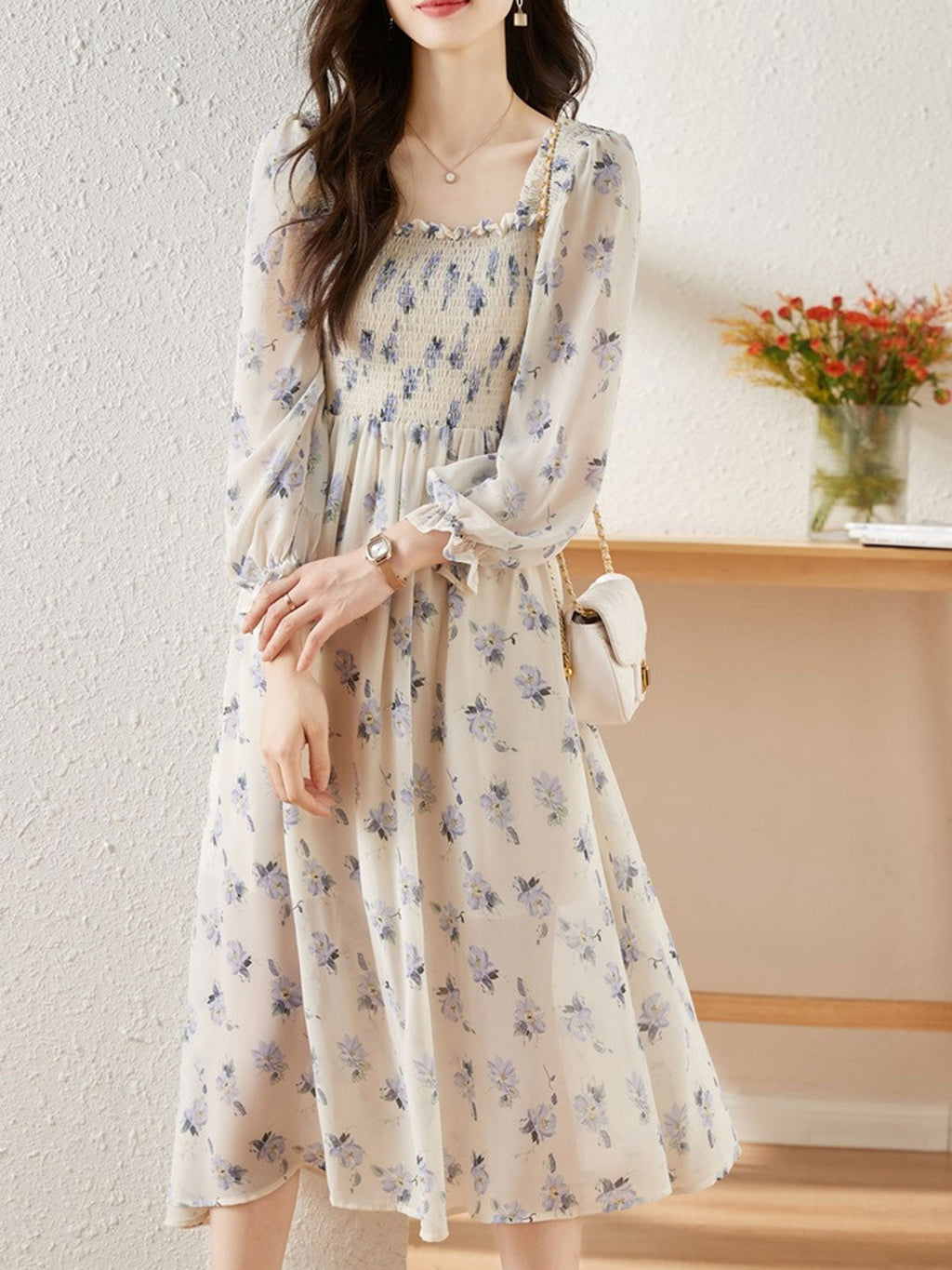 Effortlessly Elegant Dress with a Timeless Design