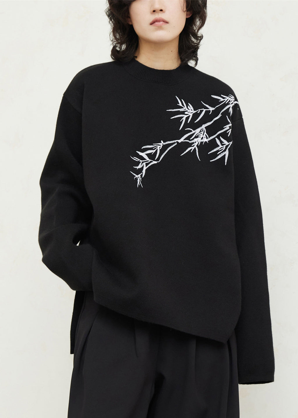 Well Tailored Sweater with a Graceful Silhouette