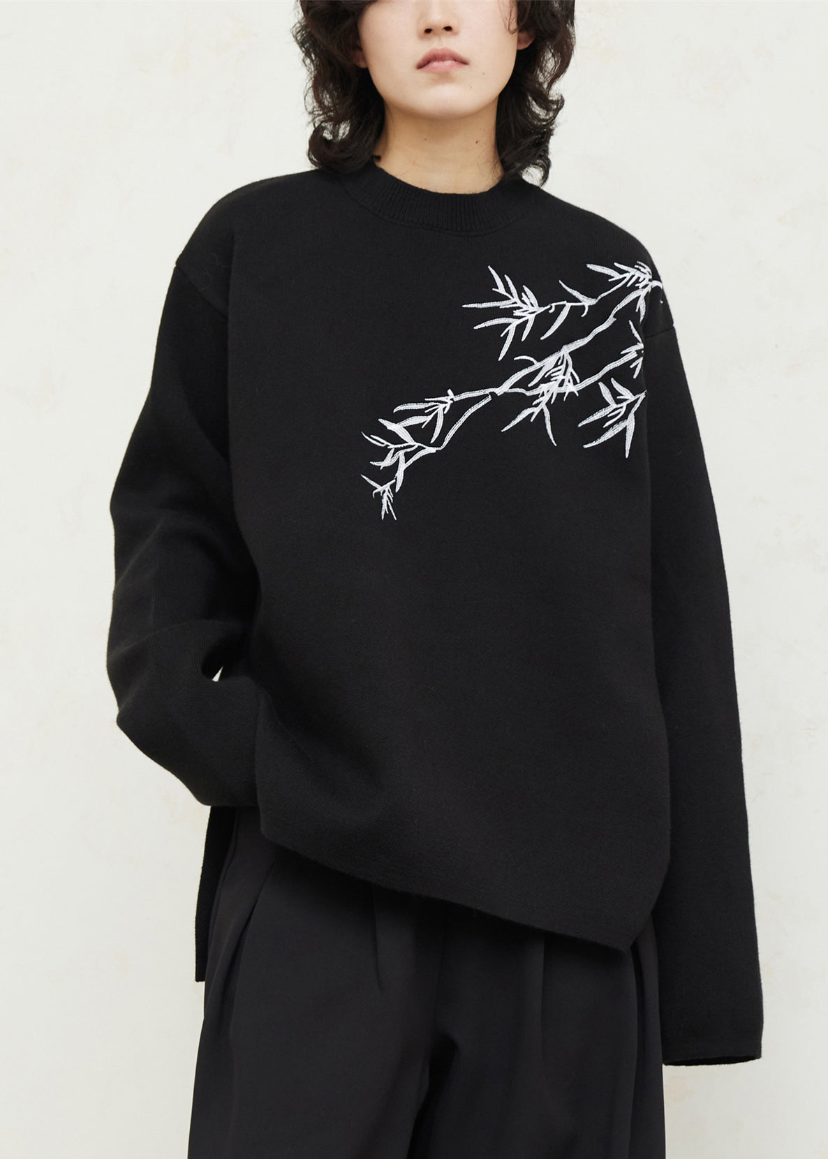 Well Tailored Sweater with a Graceful Silhouette