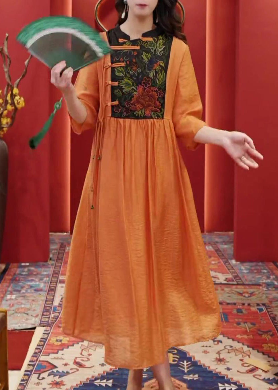 Beautifully Finished Dress in a Timeless Design