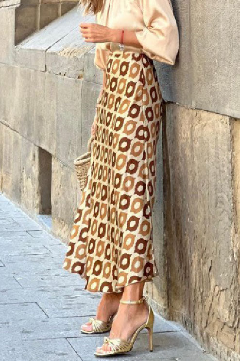 Effortlessly Elegant Garment with a Timeless Design