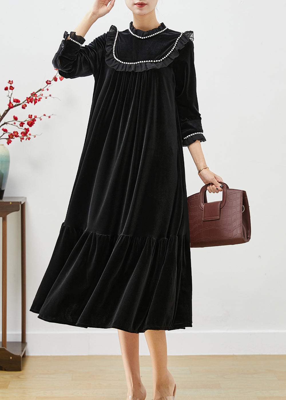 Beautifully Finished Dress in a Timeless Design