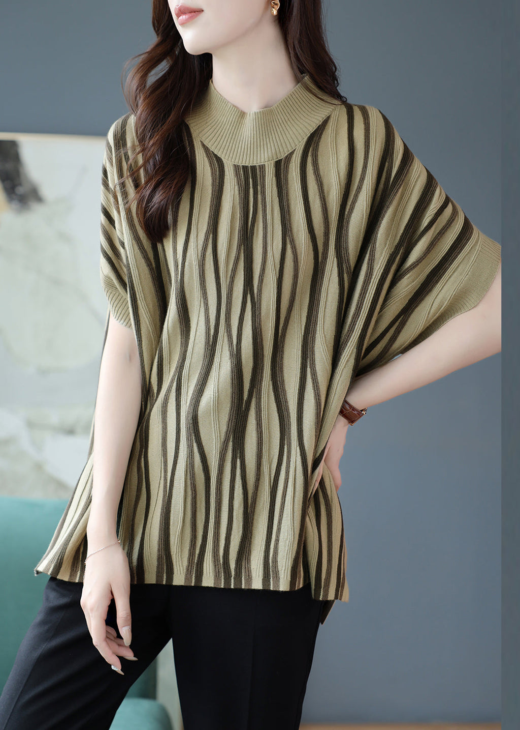 Well Tailored Sweater with a Graceful Silhouette