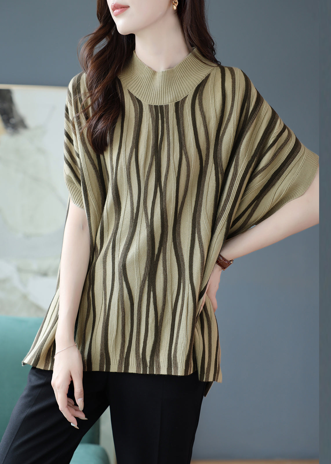 Well Tailored Sweater with a Graceful Silhouette