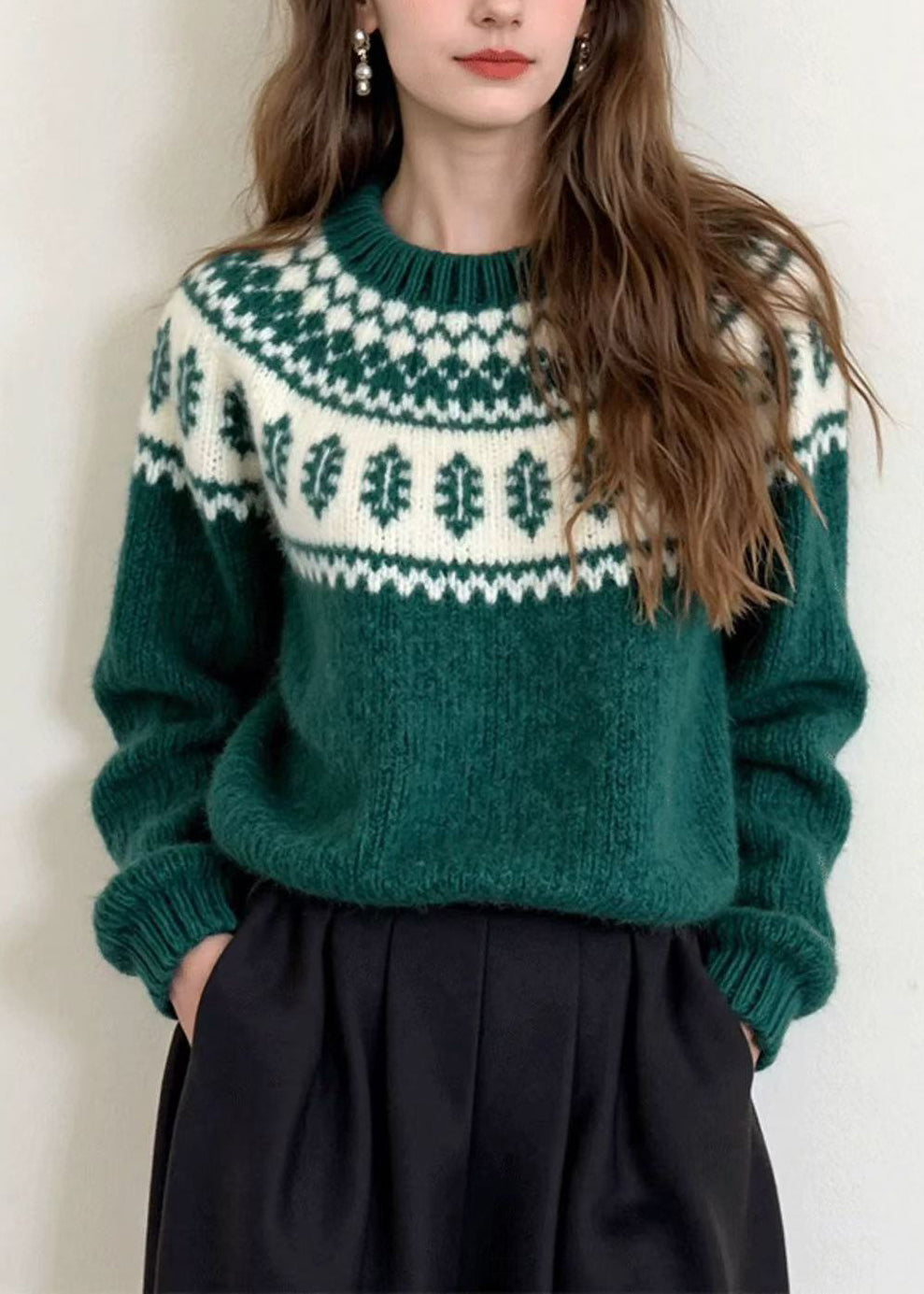 Well Tailored Sweater with a Graceful Silhouette
