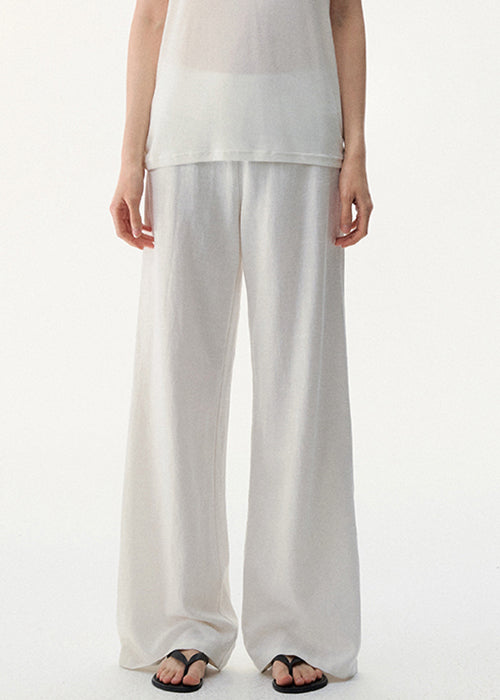 Effortlessly Elegant Pants with a Timeless Design