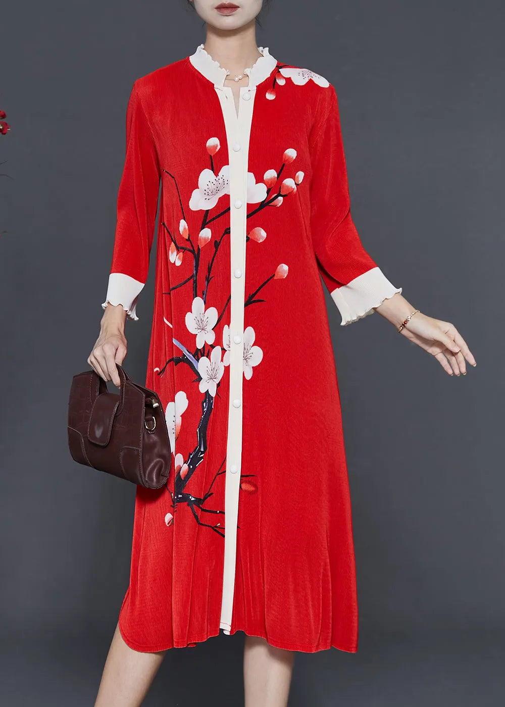 Beautifully Finished Dress in a Timeless Design