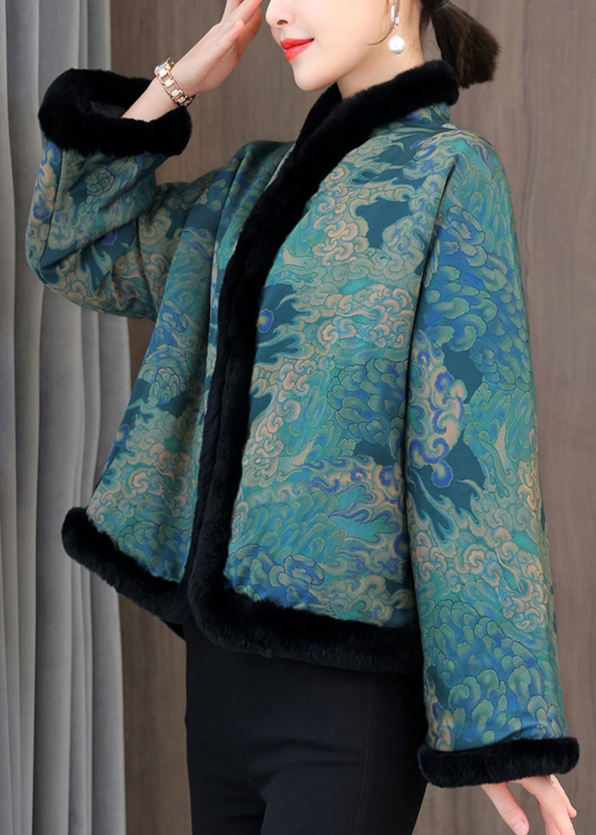 Elegantly Styled Coat for Everyday Wear