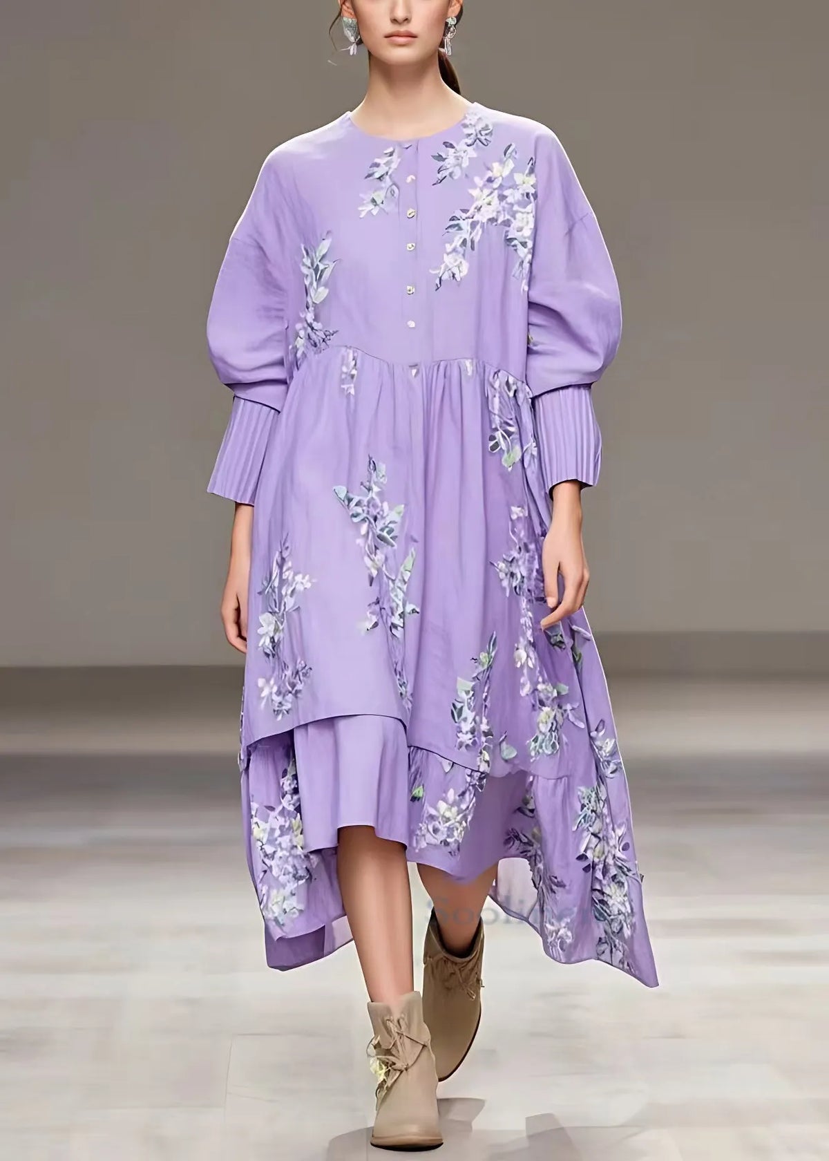 Beautifully Finished Dress in a Timeless Design