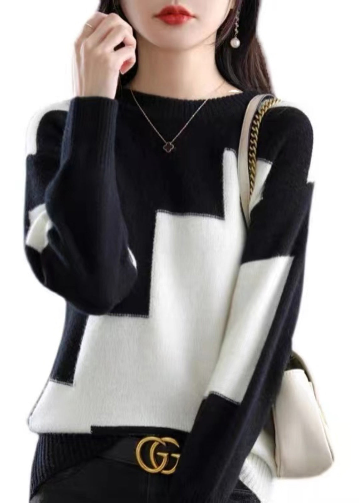 Well Tailored Sweater with a Graceful Silhouette