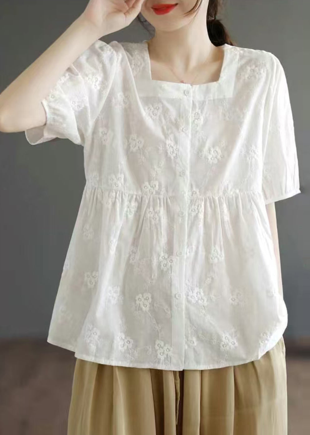 Effortlessly Elegant Top with a Timeless Design
