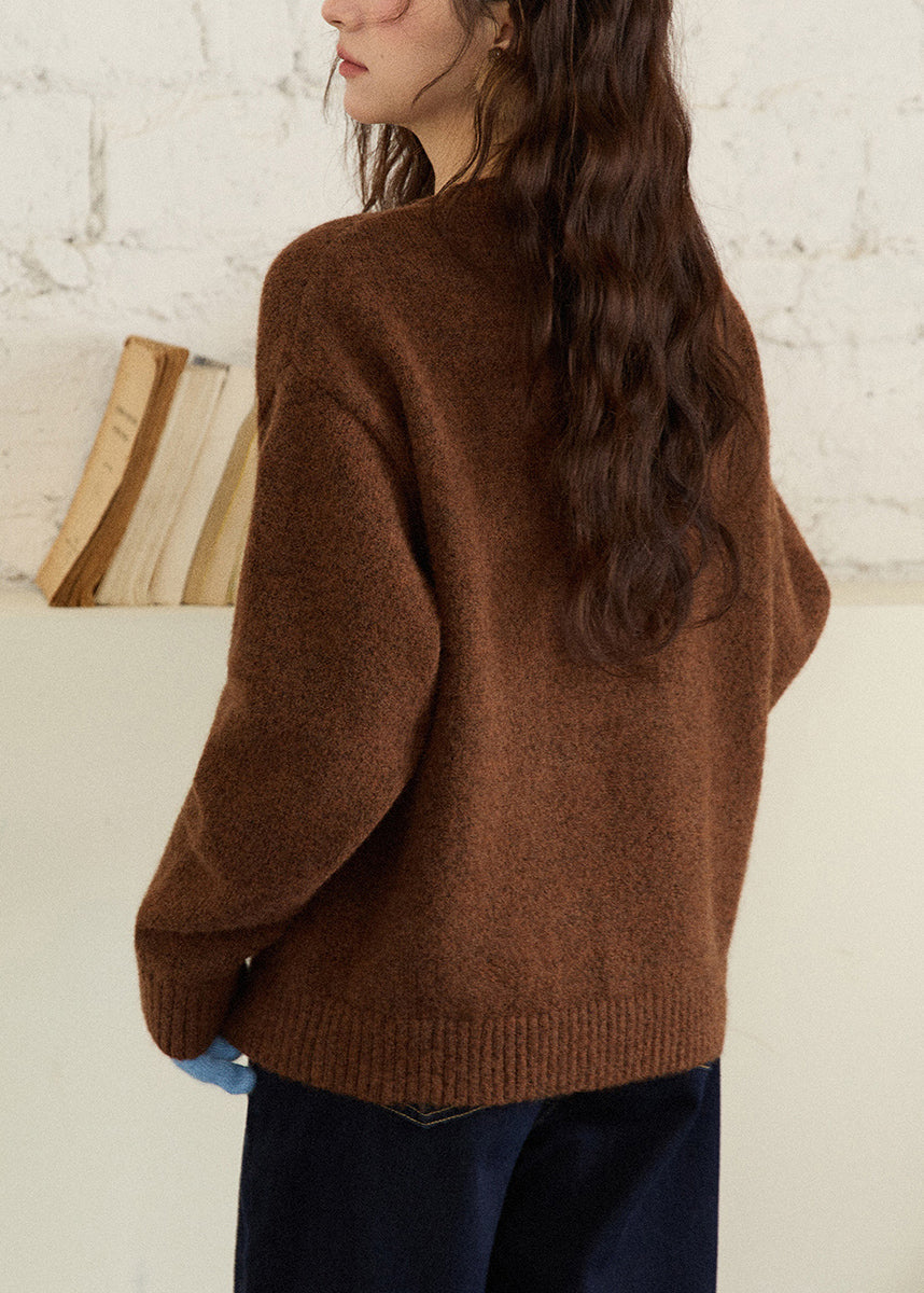 Effortlessly Elegant Sweater with a Timeless Design