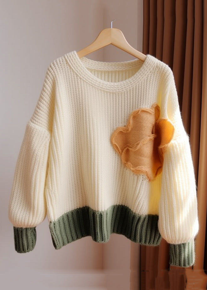 Effortlessly Elegant Sweater with a Timeless Design