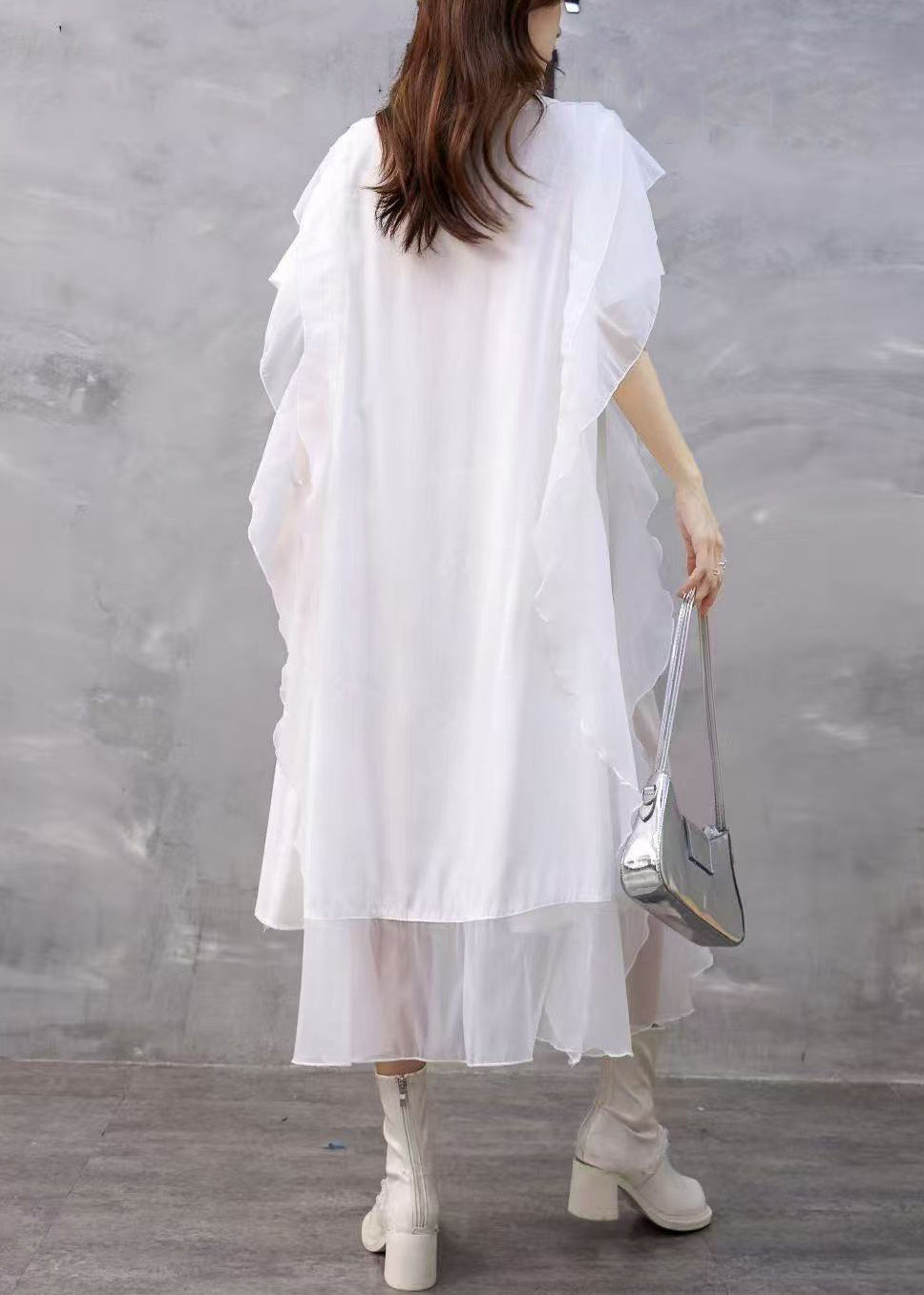 Effortlessly Elegant Dress with a Timeless Design