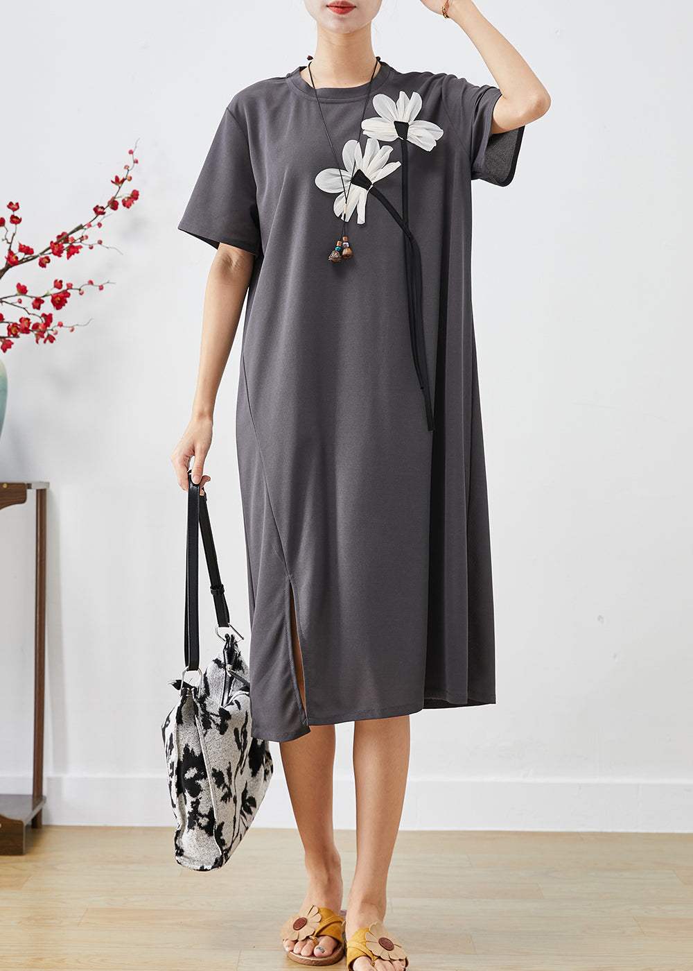 Beautifully Finished Dress in a Timeless Design