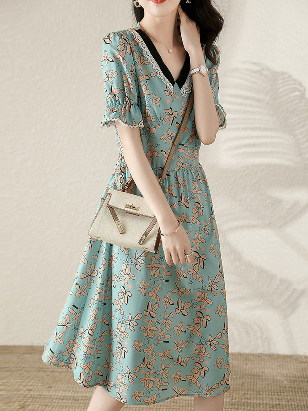 Beautifully Finished Dress in a Timeless Design