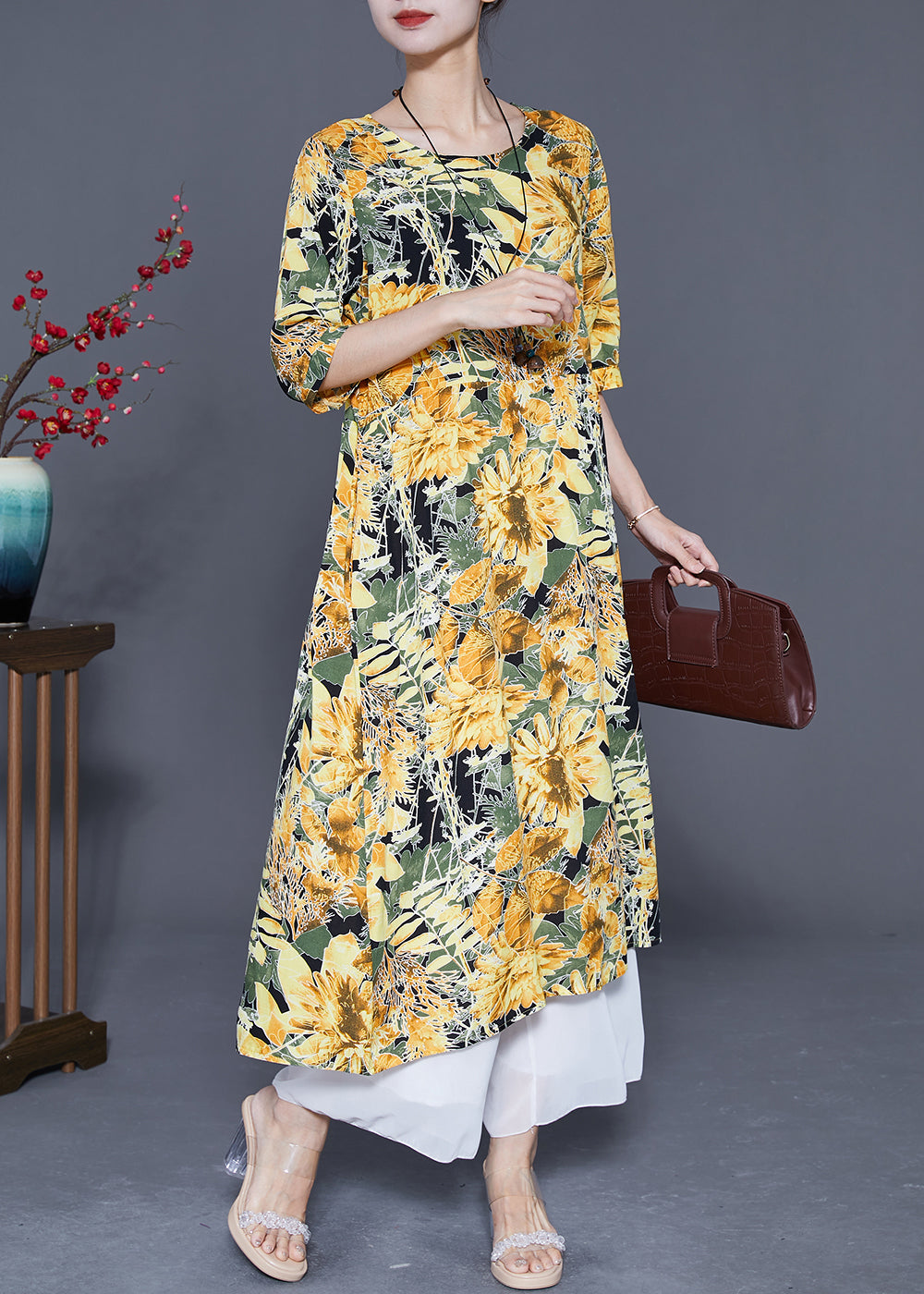 Beautifully Finished Dress in a Timeless Design