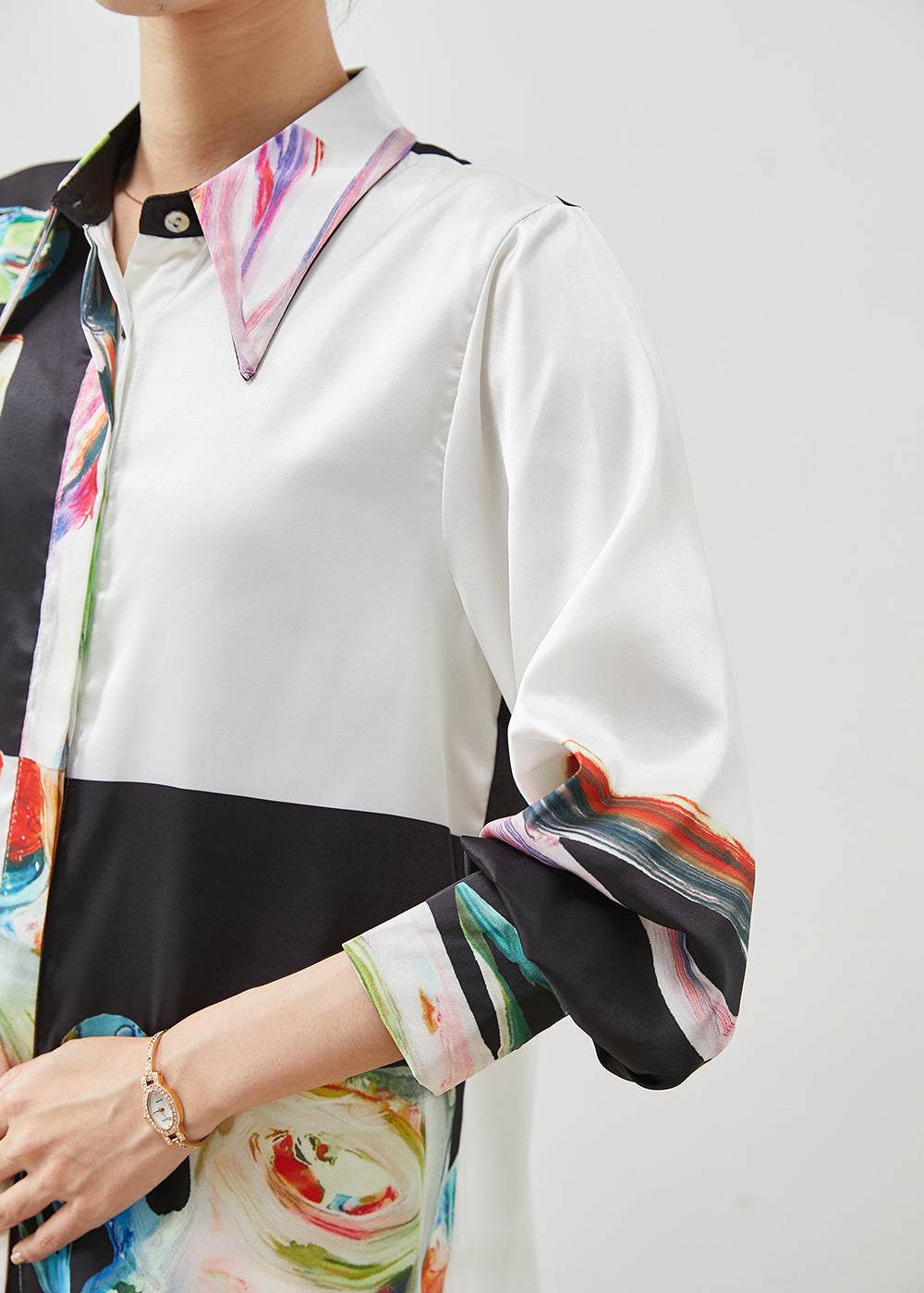 Beautifully Crafted Blouse in a Classic Style
