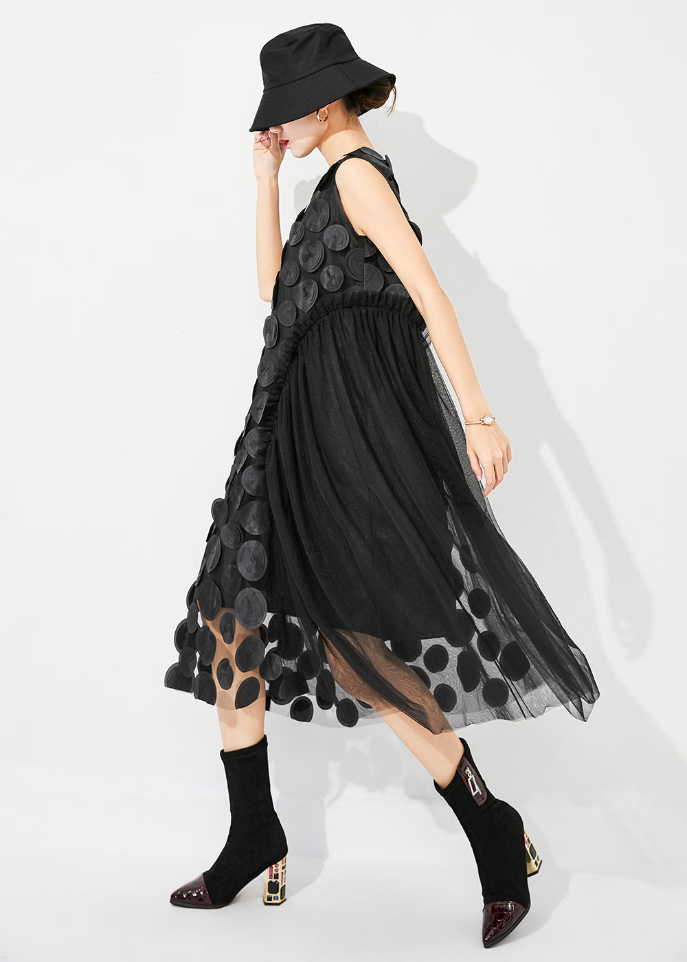 Effortlessly Elegant Dress with a Timeless Design
