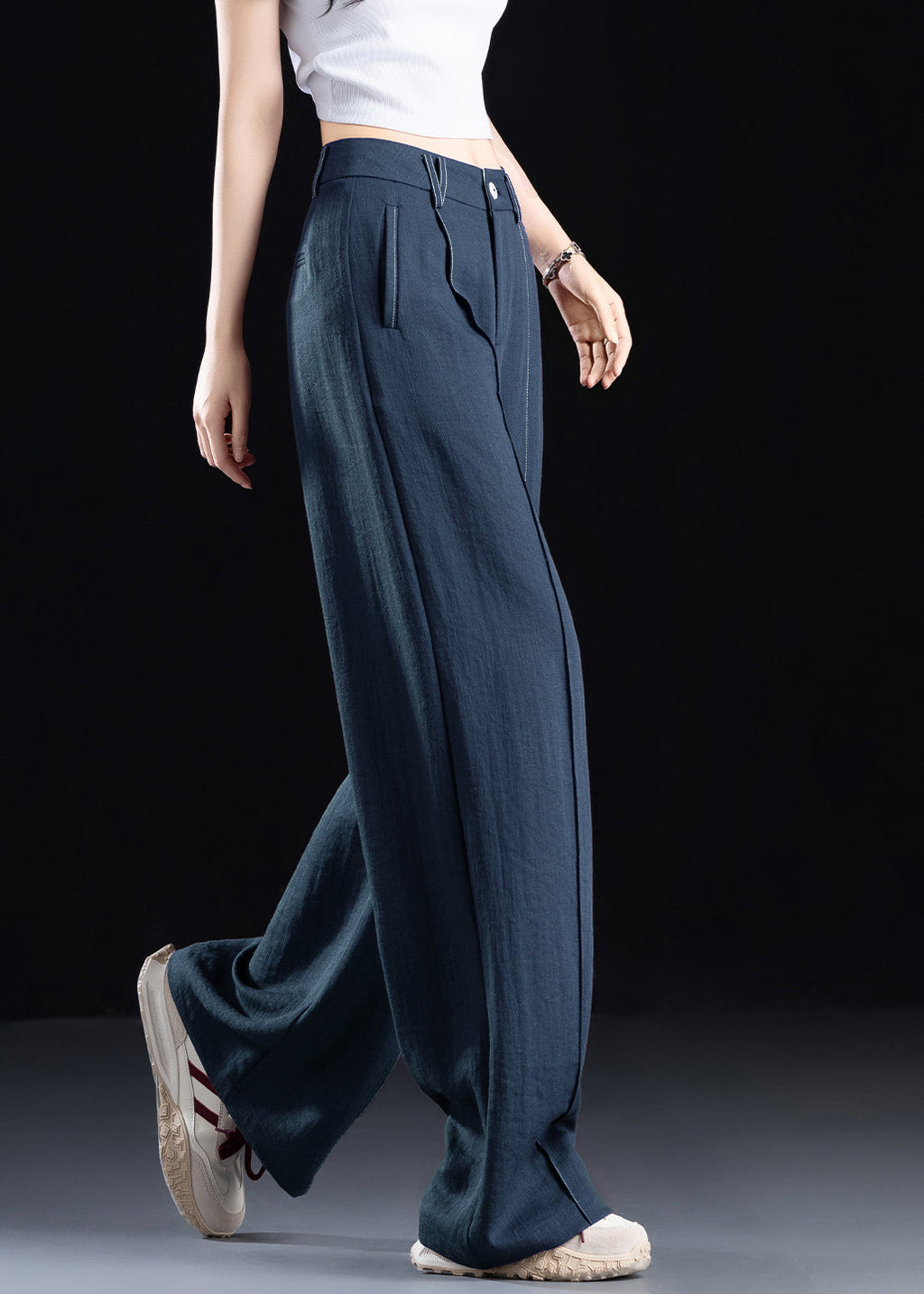 Effortlessly Elegant Pants with a Timeless Design