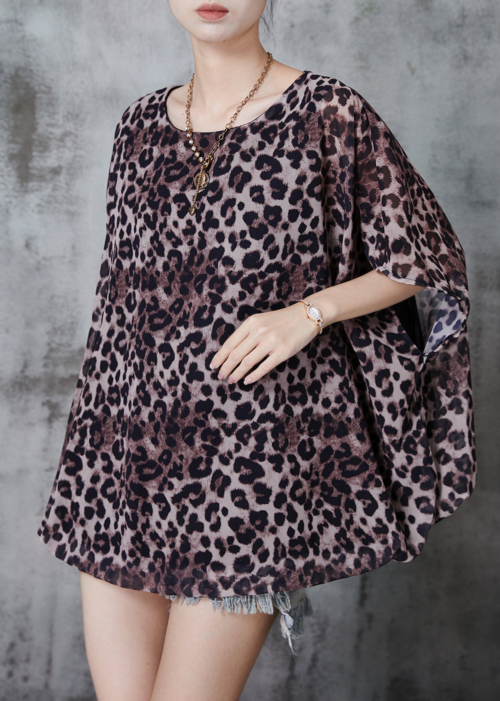 Effortlessly Elegant Top with a Timeless Design
