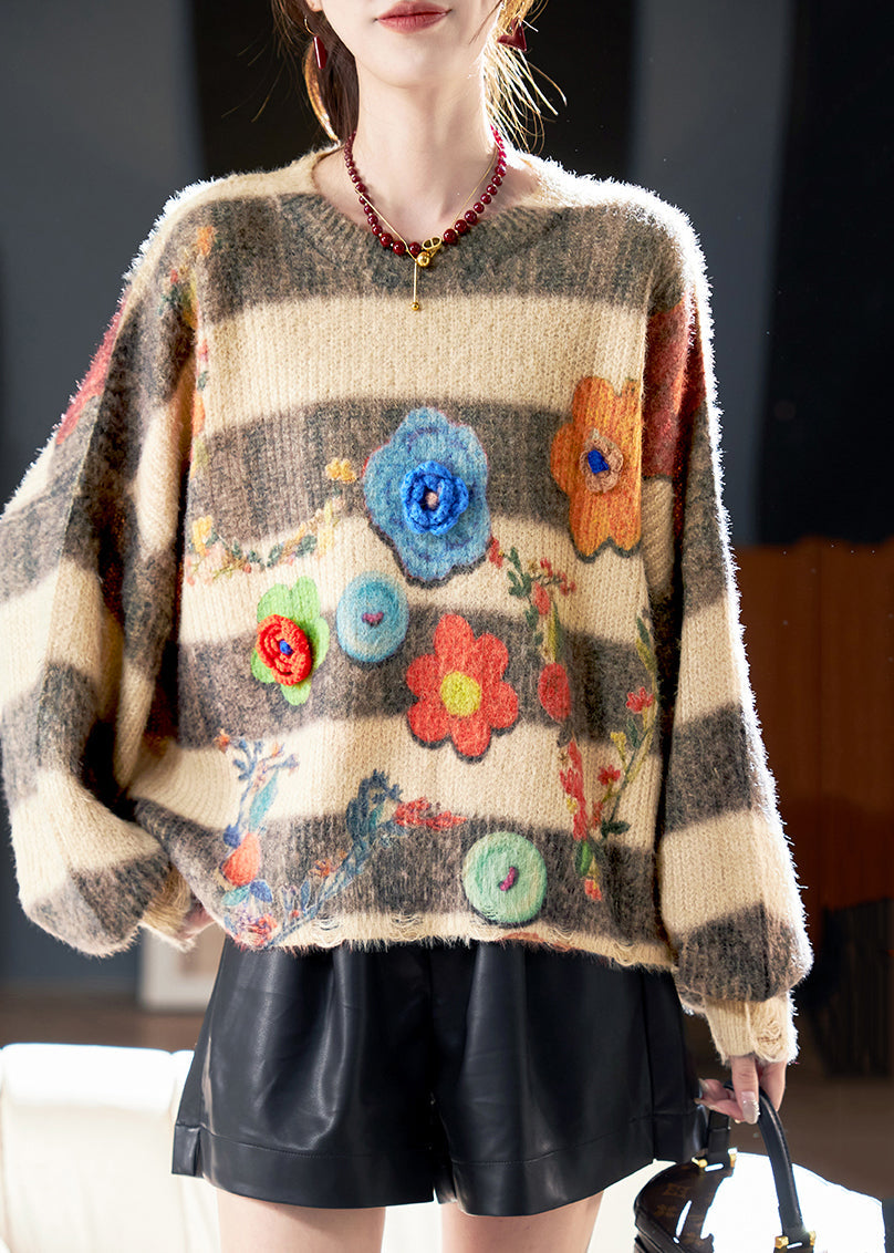 Effortlessly Elegant Sweater with a Timeless Design