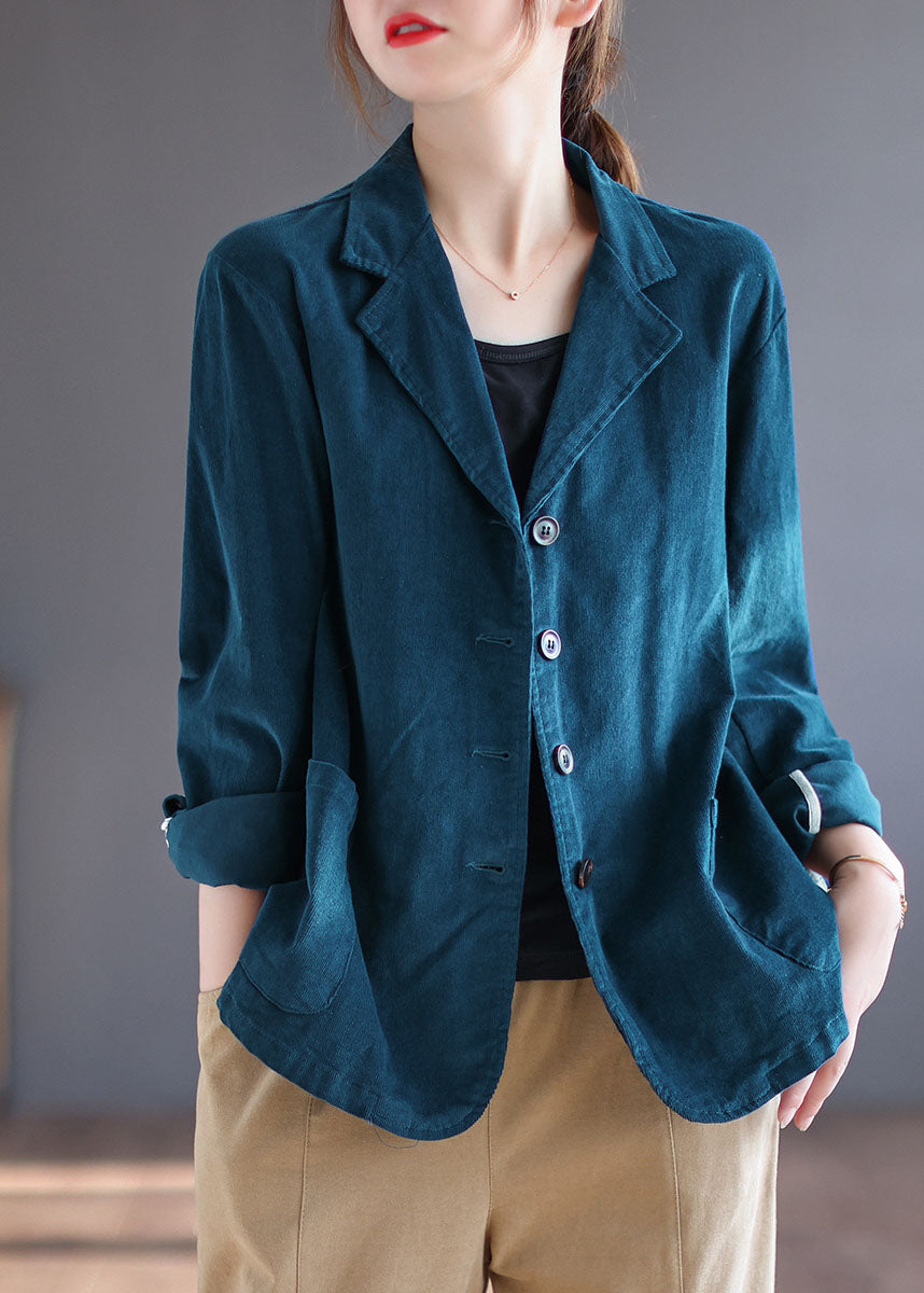 Well Tailored Coat with a Graceful Silhouette